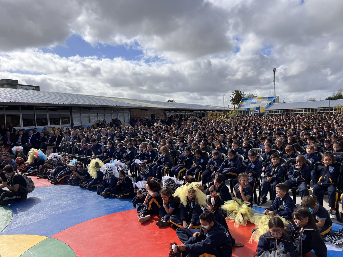 LuisLacallePou's tweet photo. Participamos de la inauguración de Primaria Impulso y recorrimos las instalaciones del Colegio Los Rosales para conocer  más de las actividades de realizan. https://t.co/TkfKR3QIoL
