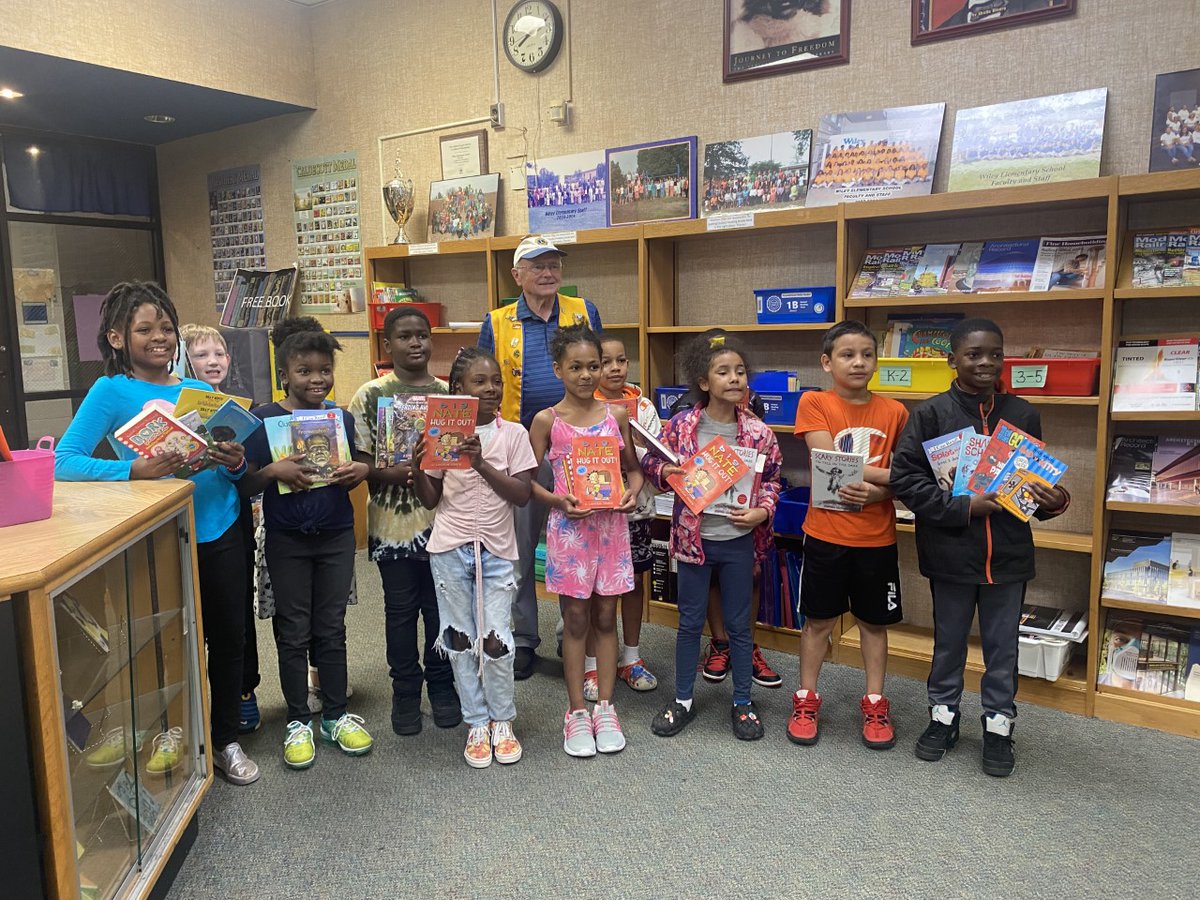 WileyElemGSO's tweet photo. Thanks to the Hamilton Lakes Lions Club for gifting each student four books to add to their home library! We at Wiley genuinely appreciate everything you all do for the school! https://t.co/joGMJQlQGU
