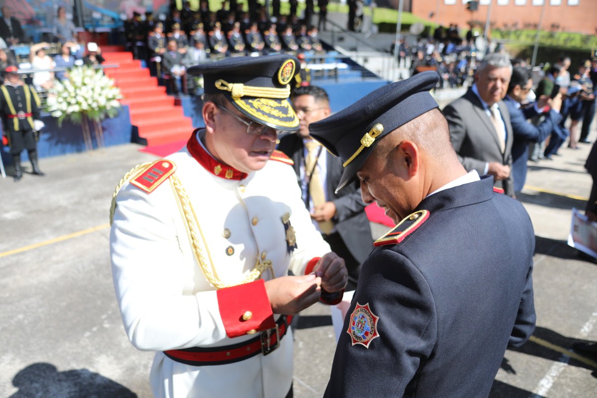 AldasRamiro's tweet photo. 👮👮‍♀️ Cada 1️⃣1️⃣ de mayo rendimos homenaje a nuestra Institución y labor diaria, sirviendo a la comunidad con responsabilidad y compromiso.

1️⃣9️⃣8️⃣ Años de vida institucional al servicio de la comunidad.

#SomosAgentesDeQuito 💙 https://t.co/VQyYHFFZrb