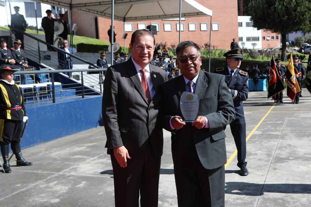 AldasRamiro's tweet photo. 👮👮‍♀️ Cada 1️⃣1️⃣ de mayo rendimos homenaje a nuestra Institución y labor diaria, sirviendo a la comunidad con responsabilidad y compromiso.

1️⃣9️⃣8️⃣ Años de vida institucional al servicio de la comunidad.

#SomosAgentesDeQuito 💙 https://t.co/VQyYHFFZrb