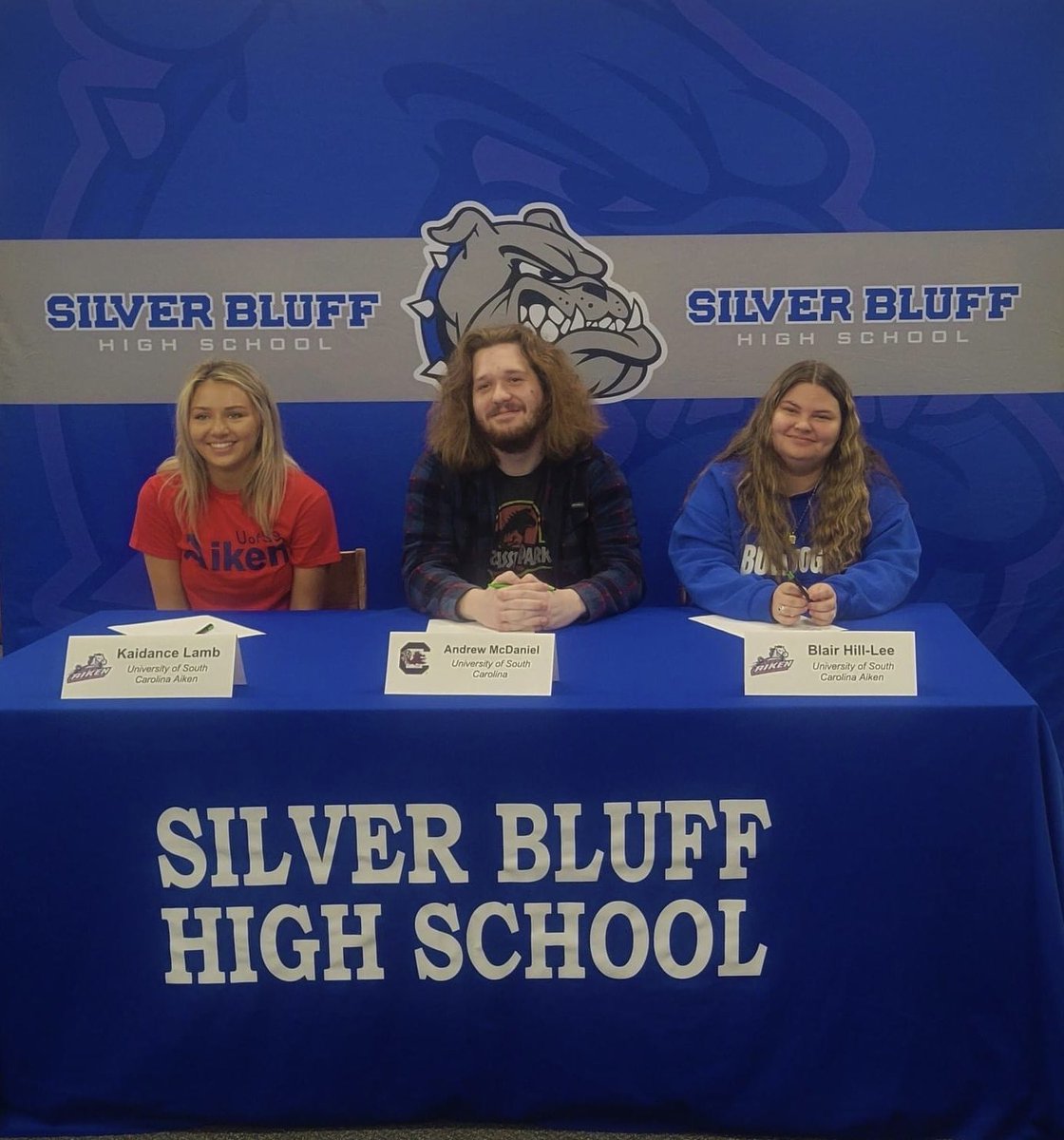 Our first #teachersigning <a href="/SilverBluffHigh/">Silver Bluff High</a>!! How awesome is this?! #FutureTeachers 🍎 #loveSCschools #proudprincipal
