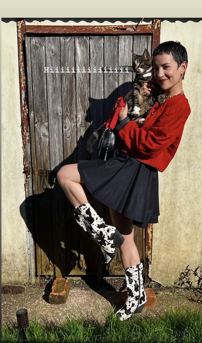 vetivervisions's tweet photo. vacation cowgirl alina whose friends keep joking about her “saving a horse and riding a cowboy” meets professional rancher sasha who is notoriously mean to tourists but likes this one’s boots and— https://t.co/kVswnxSgi7