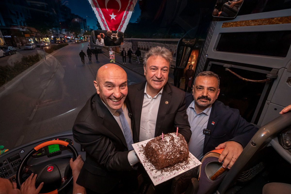 drmustafaidug35's tweet photo. Yoğun seçim temposunda, seçim otobüsünde doğum günü süprizi yapan başta @tuncsoyer Başkanımıza, İl Başkanımız @aslanogluchp, @vekilmahirpolat Vekilimize ve tüm örgütüme teşekkür ederim. 

Güzel günleri beraber yaşamak dileğiyle. İyi ki varsınız. https://t.co/8RBhGe10Z7