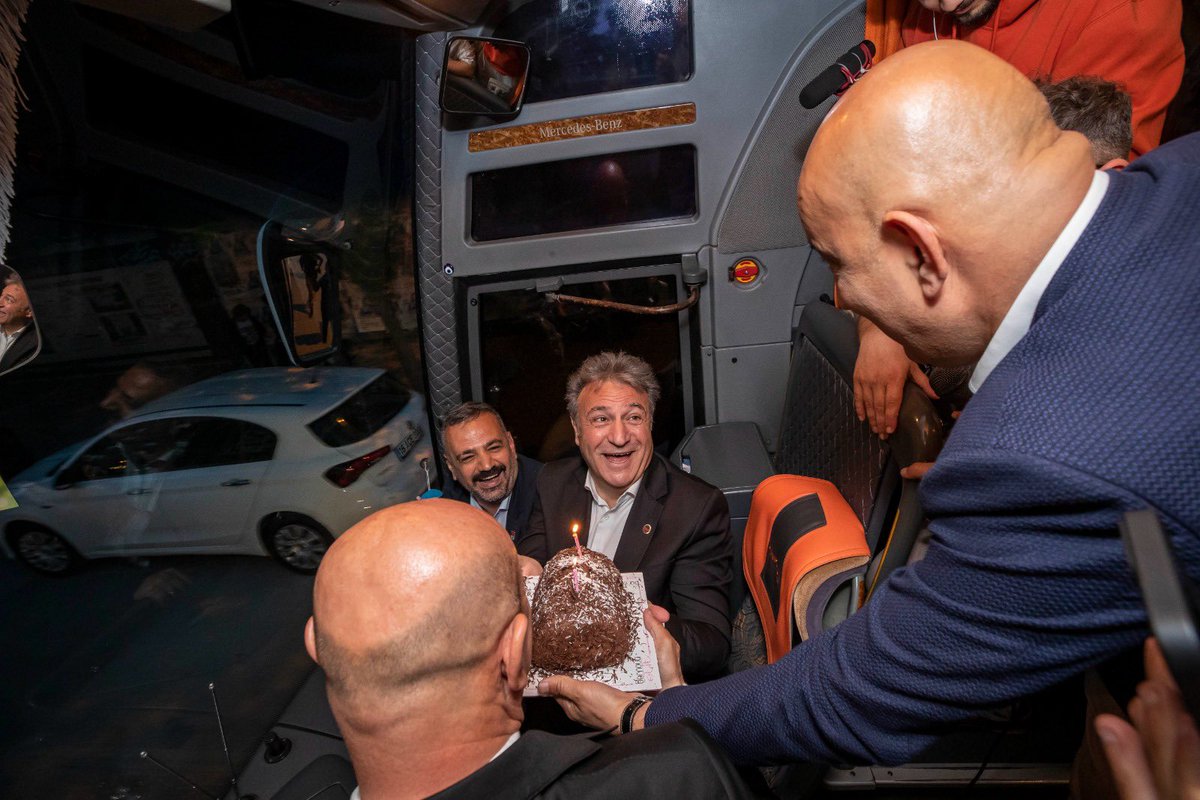 drmustafaidug35's tweet photo. Yoğun seçim temposunda, seçim otobüsünde doğum günü süprizi yapan başta @tuncsoyer Başkanımıza, İl Başkanımız @aslanogluchp, @vekilmahirpolat Vekilimize ve tüm örgütüme teşekkür ederim. 

Güzel günleri beraber yaşamak dileğiyle. İyi ki varsınız. https://t.co/8RBhGe10Z7