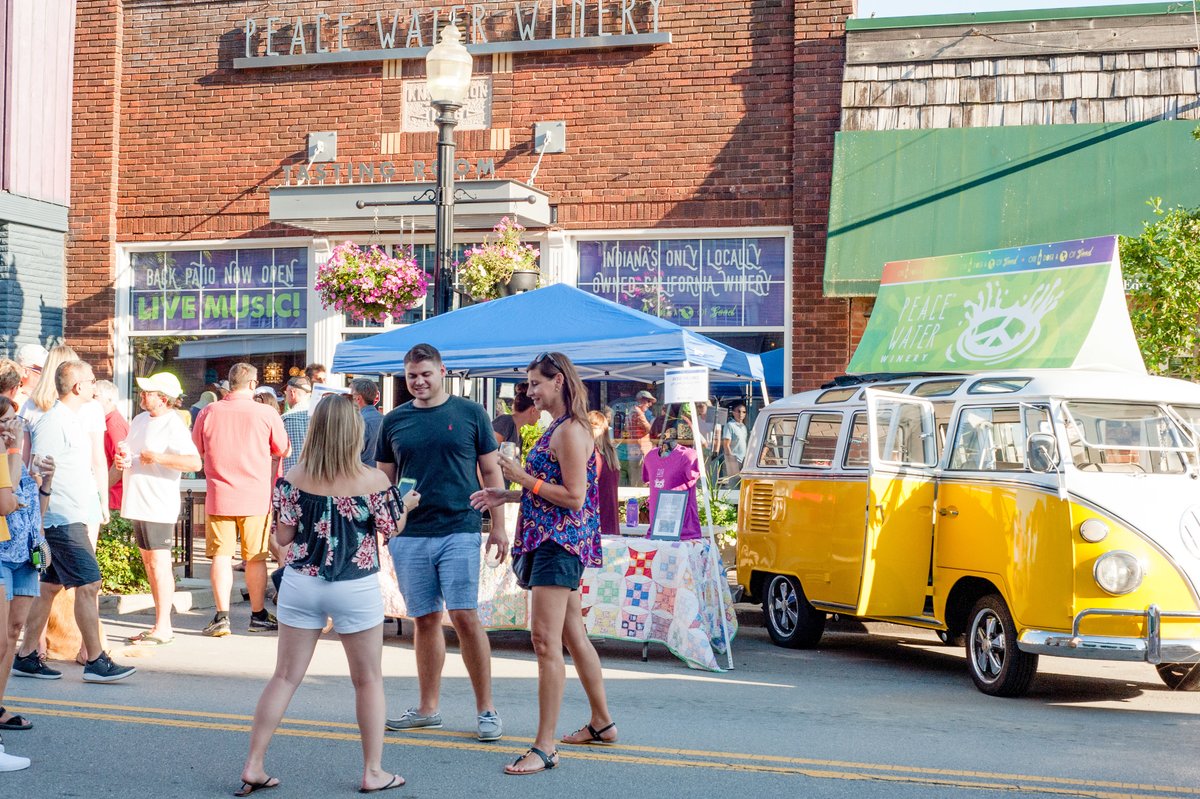 The Art of Wine returns to the Carmel Arts and Design District next weekend! 

Sample wine from wineries from across the state and purchase a bottle to take home so you're ready for #NationalWineDay on May 25 🍷 #VisitHC
