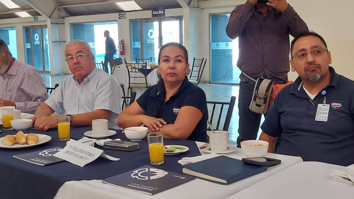 Nuestra presidenta de <a href="/CANACINTRAMex/">CANACINTRA México</a> la Profa. <a href="/ESPEAZAR/">Esperanza Ortega Azar</a> nos presenta la postura ante el tema de  Reducción de la Jornada Laboral en el País.
Sesión de Mensual de Negocios para Socios #CANACINTRA