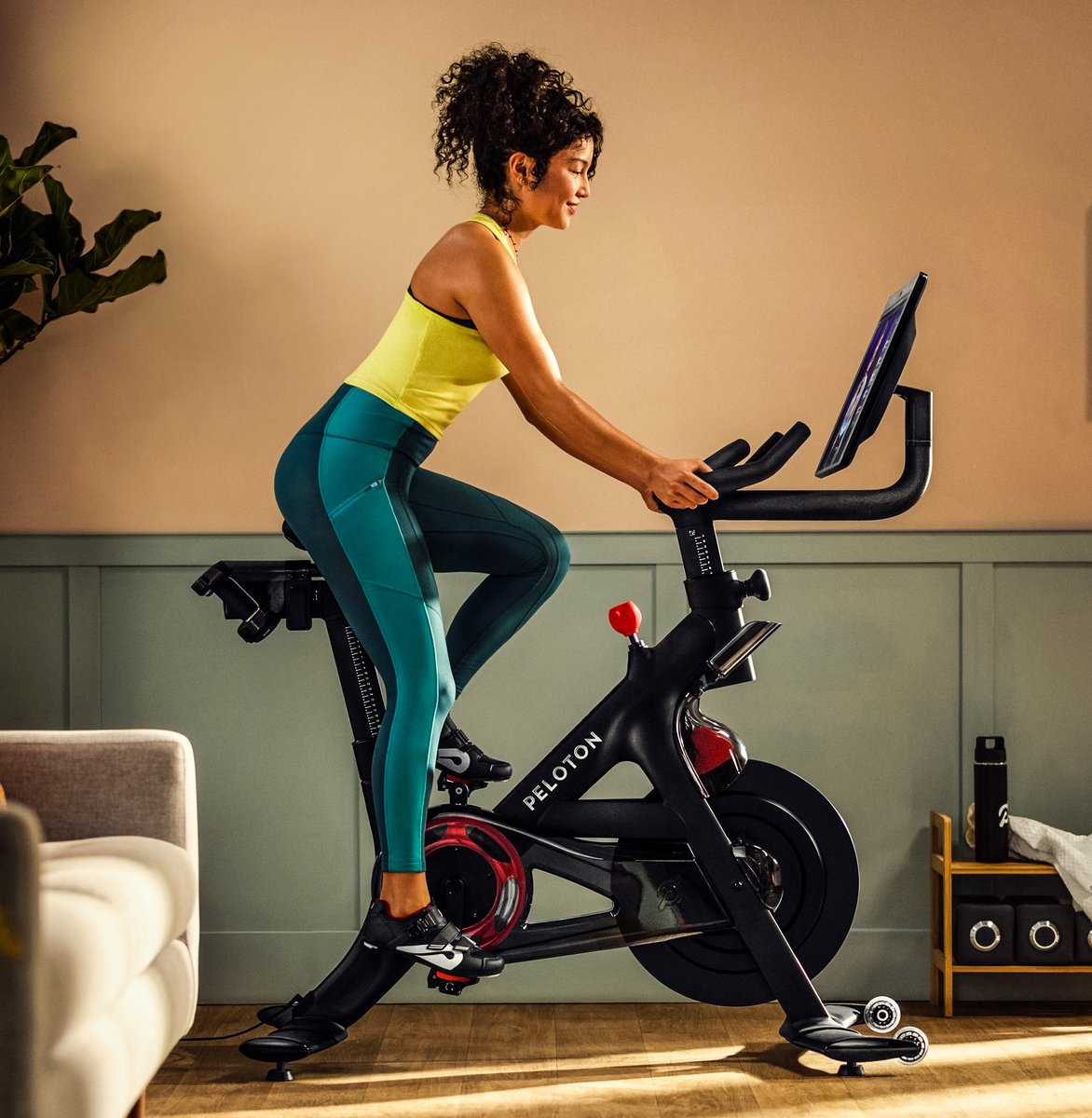 FOS's tweet photo. Peloton is recalling 2.16 MILLION exercise bikes because of seat posts that can unexpectedly break and injure the rider. https://t.co/bbQfepeYuX
