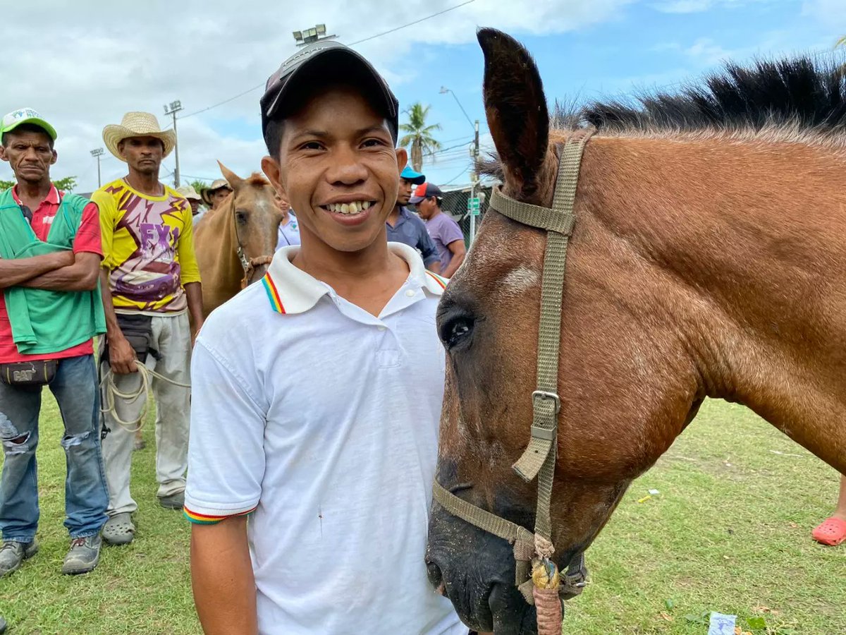 Ambiente_Ant's tweet photo. Hoy en el municipio de #Nechí tuvimos nuestra jornada de Bienestar Animal equino 🐎. Fueron 40 caballos intervenidos para la inserción del microchip 💉, valoración clínica 🥼 y desparasitación 💊.

Ahora están listos para recibir una mejor calidad de vida 🙊💚 https://t.co/r7ShWoRjpP