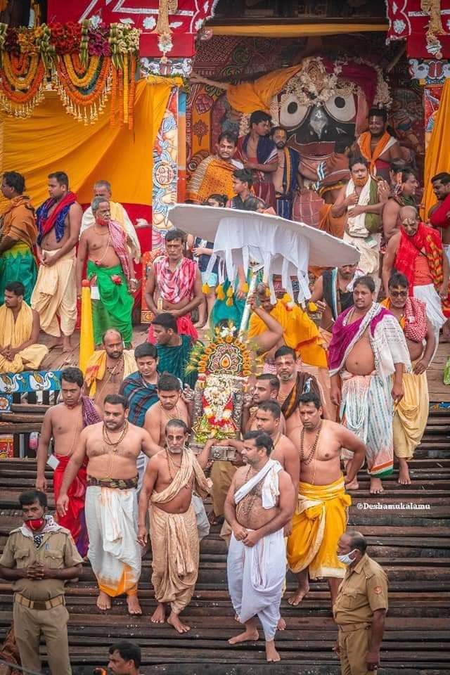 TheBloodMatters's tweet photo. ଜୀବନରେ_କେବେ_ବି_ଛଳନା_କରି_କପଟ_କରି_ମିଛ_କହି କାହା_ଆତ୍ମାକୁ ଦୁଃଖ_ଦିଅନା_କର୍ମର_ଚାପୁଡ଼ା_ଏତେ_ଭୟଙ୍କର ଏବଂ_ଦୟନୀୟ_ଥାଏ_ଯେ_ତୁମେ କରିଥିବା_ପୂଣ୍ୟ_ସରି_ଗଲେ ଗୋଟେ ରାଜାକୁ_ମଧ୍ୟ_ଭିକ_ମାଗିବା_ପାଇଁ_ପଡ଼ିଥାଏ_ଯେମିତି କର୍ମ_ସେମିତି_ଫଳ_ଏଇ_ହେଉଛି_ବିଧି_ର_ବିଧାନ"

#ଜୟ_ଜଗନ୍ନାଥ🙏 https://t.co/jsxIi6dHGB