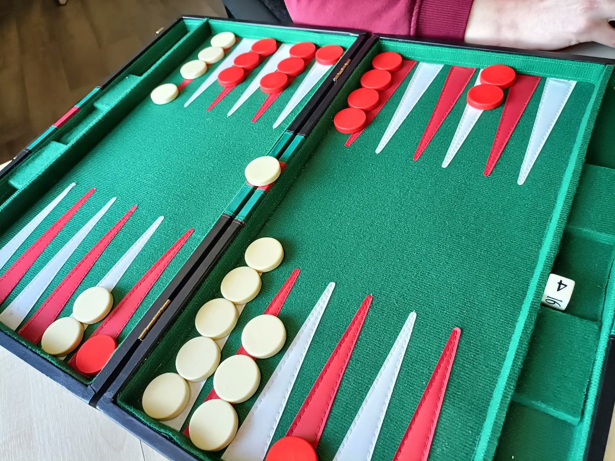 HHiphuis's tweet photo. Zomaar een dag in Het HipHuis! Sjoelcompetitie, creatief bezig, spelletjes, gezelligheid.... Genoeg te doen! 🫶 #Deventer #hethiphuis #creatief #hergebruik #recycle #dagbesteding #nbec https://t.co/t5cW5dIpdh