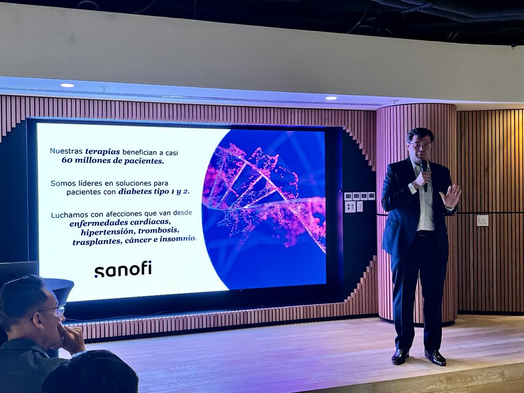 SanofiMX's tweet photo. Perseguimos los milagros de la ciencia para mejorar la vida de las personas, estamos comprometidos con los mexicanos, menciona @DavidPinhoF. https://t.co/mYhM1IKWkx