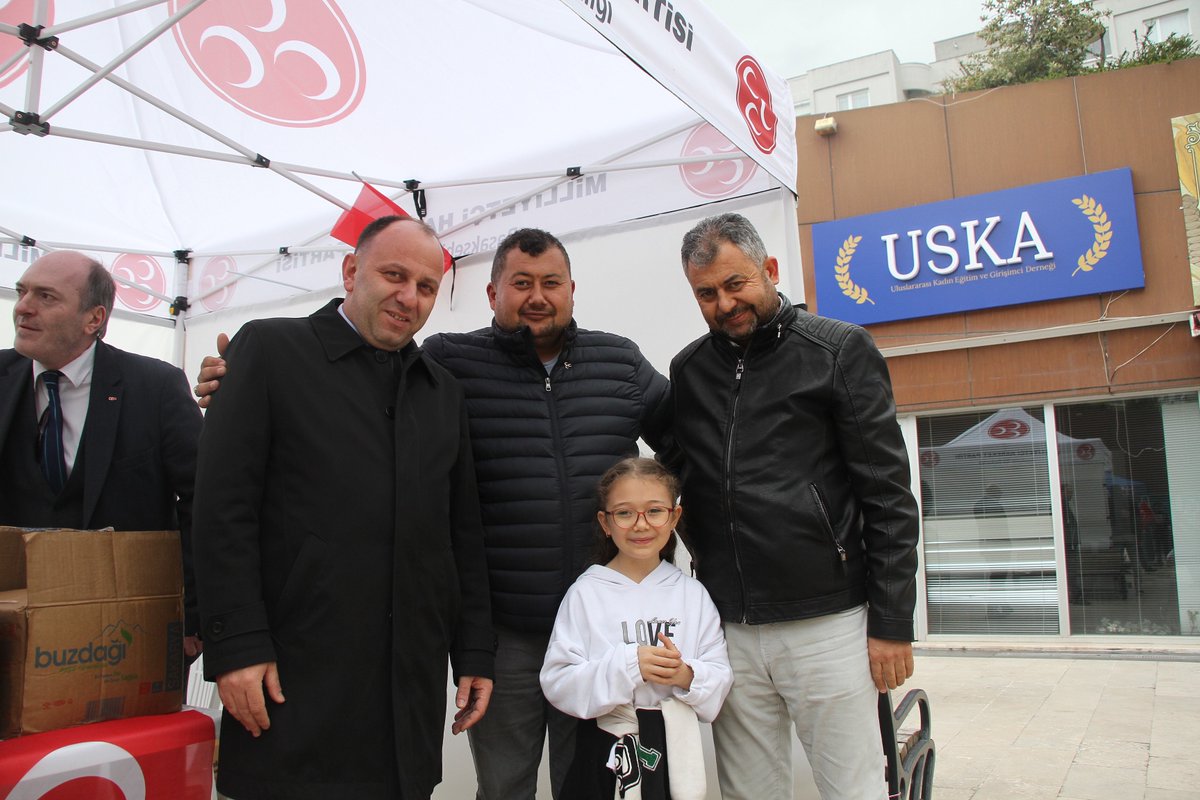 BasaksehirMhp's tweet photo. İlçe Başkanımız Sn. @fatihkelesogluu, Başak Pazarda kurulan Standımızı ziyaret ederek, kıymetli Başakşehir’li komşularımızla bir araya geldi.

@sertel_selim @_MHPistanbul_ https://t.co/6pHrbdLXJx