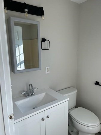 McLeodTheAgent's tweet photo. Welcome to your move-in ready dream home! 
Take look at this stunning 3bedroom/2 full bath w/interior living room fireplace, new hardwood flooring and new light fixtures. Stop by 21 Ludlow Street this weekend
#OpenHouse #WorcesterMA #WeberSquare https://t.co/SsEwCBdmh3