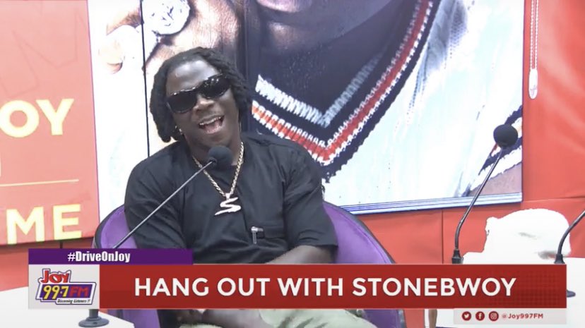 Overlord live on JoyFm! 
Tune in now fb.watch/ksTT-fy2Ik/?mi…

#Stonebwoy