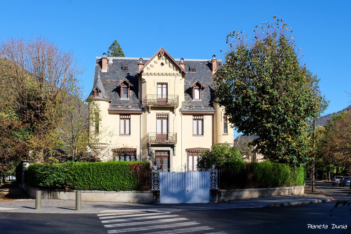 PlanetaDunia's tweet photo. #TalDiaComoHoy de 1811 nacía el arquitecto Edmond #Chambert, el arquitecto que trabajó en Bagnères-de-#Luchon entre 1846 y 1878 y la convirtió en la Reina de los #Pirineos https://t.co/SGhCsPquug @pyrenees31, @TourismeHG #TourismeHG #Francia #pyrenees31 #arquitectura https://t.co/0dpmUDv7tD