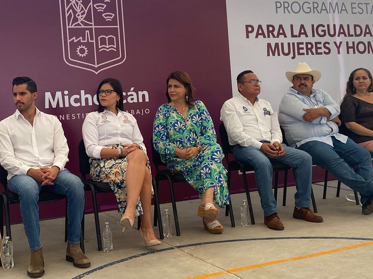 CONAVIM_MX's tweet photo. #UniendoEsfuerzos | Un gusto estar en #Apatzingán, #Michoacán, en el arranque de los foros regionales para integrar el programa estatal #PASEVM y el programa para la igualdad entre mujeres y hombres.
En #CONAVIM #SomosTuRedDeApoyo https://t.co/JrbqKDP9bW