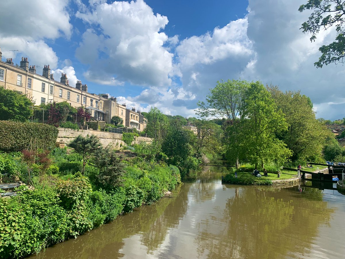 HouseHistorian's tweet photo. Still having a lovely time in Bath and today went for a nice long walk along the canal 😀😎 #Bath #LoveBath #springsunshine https://t.co/vzdH7pDfRF