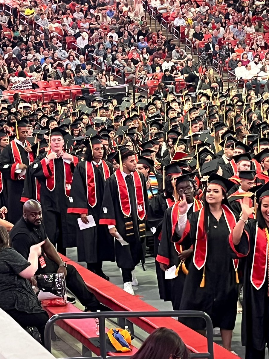 Longlivezdennis's tweet photo. Update: Graduated with honors ✅
3x Deans list ✅
Law school up next ✅ https://t.co/Ytretwcro0