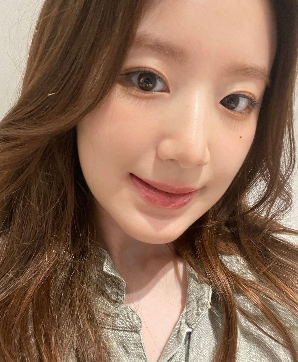 idle_chile's tweet photo. [ #SHUGRAM | 230510 ] 💋 

Actualización de #SHUHUA vía Instagram

":   )    :   ) 😐
Mi cara"
_
📎: https://t.co/dJKnnBZeax
[ maru 🐁 ]
—
#GIDLE #MIYEON #MINNIE #SOOJIN #SOYEON #SHUHUA #YUQI https://t.co/hOXDebNoGW