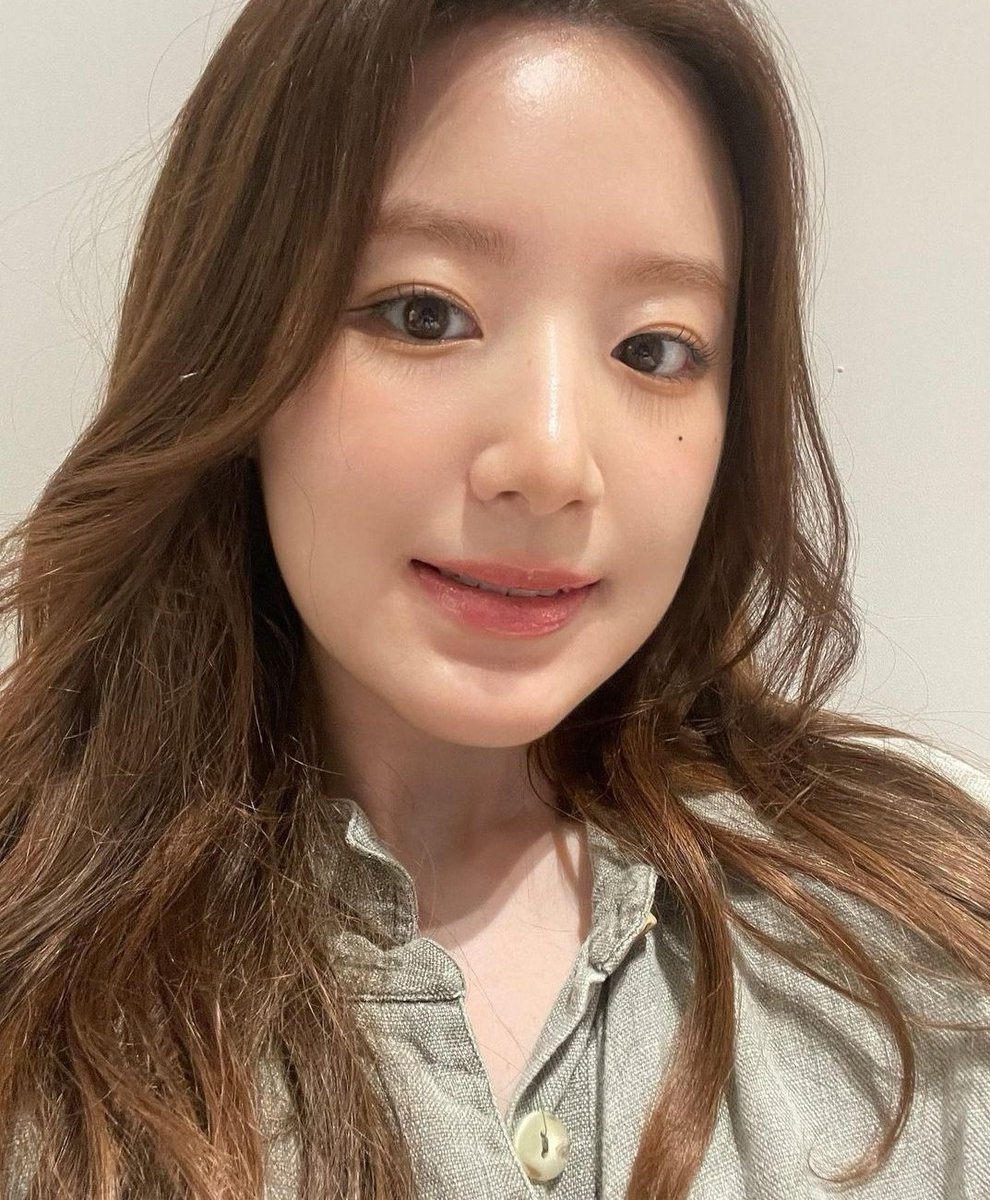 idle_chile's tweet photo. [ #SHUGRAM | 230510 ] 💋 

Actualización de #SHUHUA vía Instagram

":   )    :   ) 😐
Mi cara"
_
📎: https://t.co/dJKnnBZeax
[ maru 🐁 ]
—
#GIDLE #MIYEON #MINNIE #SOOJIN #SOYEON #SHUHUA #YUQI https://t.co/hOXDebNoGW
