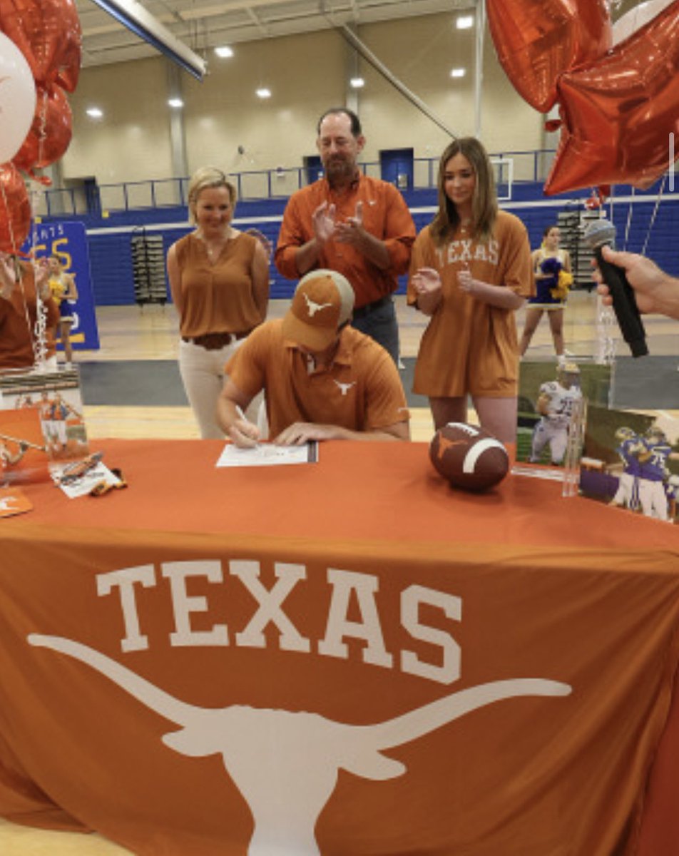 ahmulesbaseball's tweet image. We also want to congratulate our DH @Kiesch_23 on his commitment to play football at 🤘 next year!