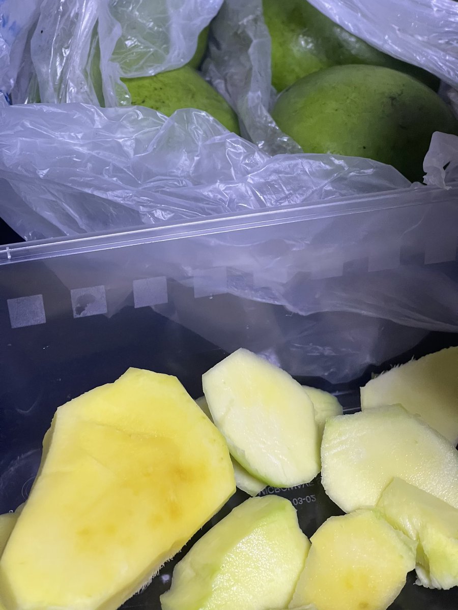 stevendere61's tweet photo. -fresh from the Philippines. Salamat karajaw sa lamian na panihapon. ๐
#financial #emiratestower #sheikzayed #ofw #collegefriends #dubai https://t.co/52CgOegoPz