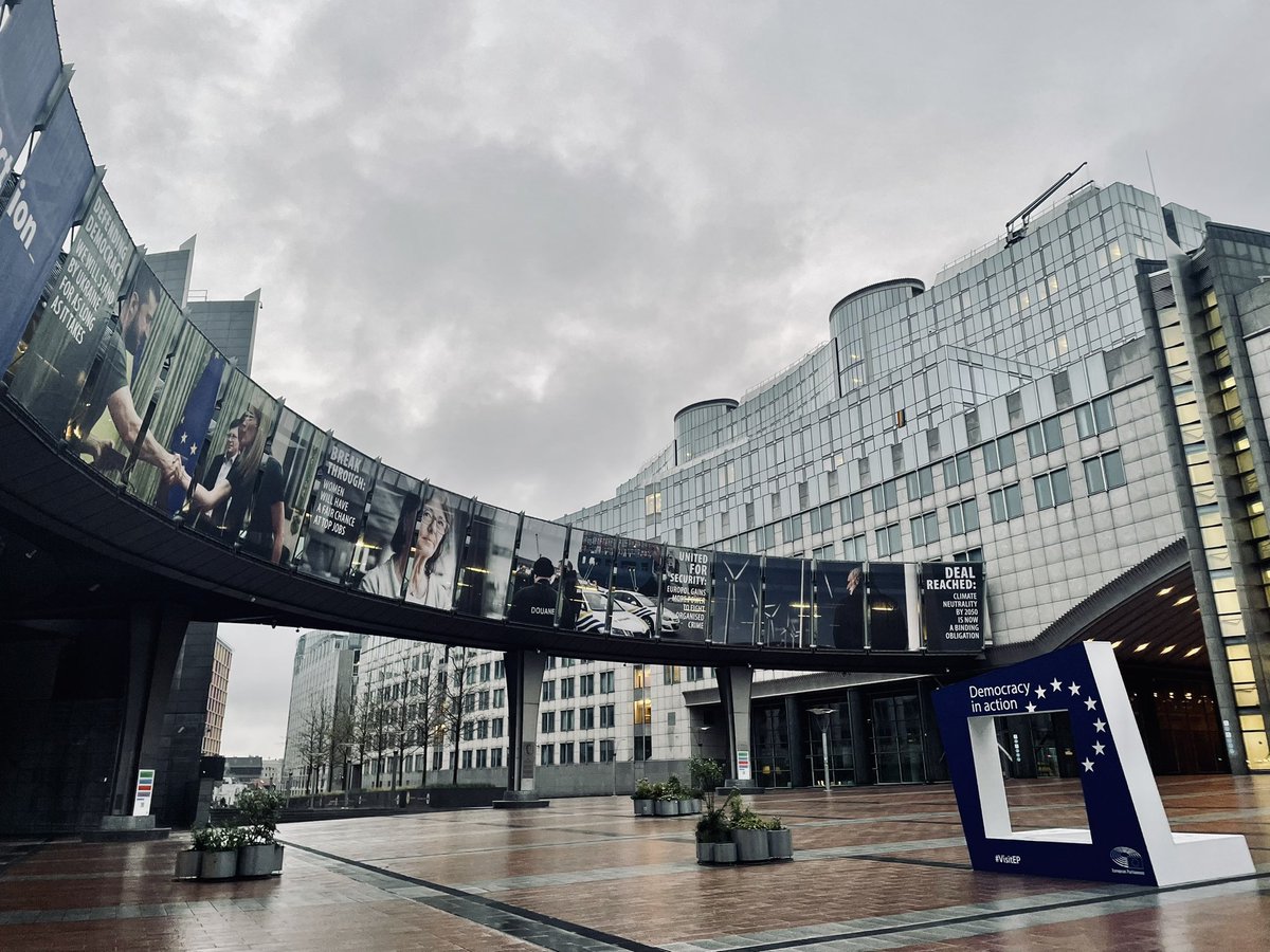 Lise_Ann_at_IMR's tweet photo. Along with @IMR_ie over 140+ attended the #DIH² #NetworkConvention in Brussels
An energetic exchange exploring new @HorizonEU collaborations across 35 countries in the network of #Robotics #DIHs for #AgileProduction
Great leadership & commitment from @VTTFinland & @DigitalEU https://t.co/7ViGTkgSZV
