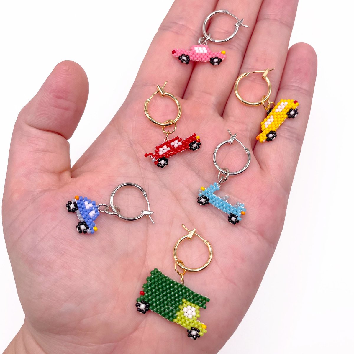 fiona_worldwide's tweet photo. Some hand beaded car earrings 🚗🚙🚕 https://t.co/xKwGjmgdgp