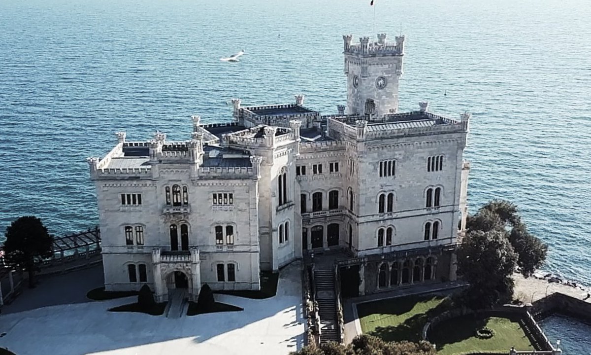 giuliolughi's tweet photo. Come impatta il digitale sulla comunicazione museale? Ne parlo domani al convegno "Dal reale al virtuale: sistemi museali a confronto" organizzato dall'Università di Trieste nelle spettacolari sale del Castello di Miramare.
https://t.co/xZGJNuRQQl https://t.co/snPBbWpIBq