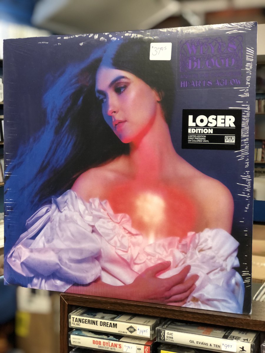 neurotica3's tweet photo. #weyesblood - And in the darkness hearts aglow This is a remarkable #record . If #braineno and #davidlynch helped out on a #karencarpenter album, it might sound something like this.
🦉
#torontorecordstores #lp #neuroticarecords #indie #johncale #carpenters @WeyesBlood @subpop https://t.co/tT4G9nx81y