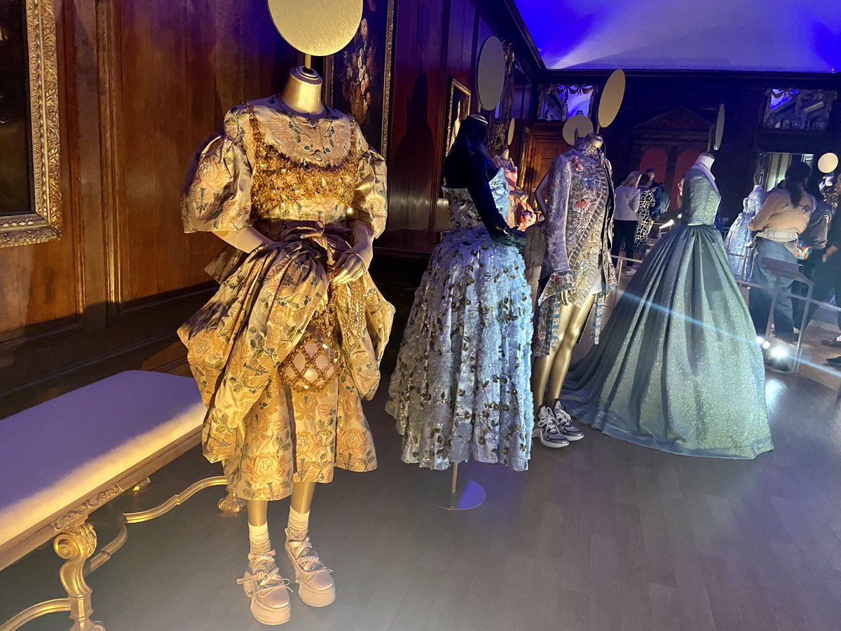 Absolutely loved the #CrownToCouture exhibition at #KensingtonPalace Fashion and history- what’s not to love! Also, I think Beyoncé should donate that stunning maternity dress to me 🤣 @HRP_palaces @juliewilson1