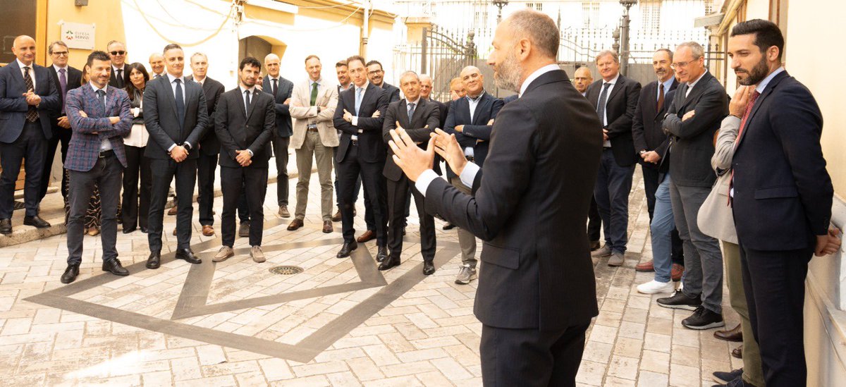 FaustoRecchia's tweet photo. Lascio @Difesa_Servizi dopo 9 bellissimi anni segnati da una crescita costante. Ringrazio lo straordinario personale il @MinisteroDifesa lo @SM_Difesa e tutte le #ForzeArmate per il lavoro fatto insieme
I miei auguri ai nuovi organi societari.
Viva la #Difesa viva @Difesa_Servizi https://t.co/ZchM1sY8xq