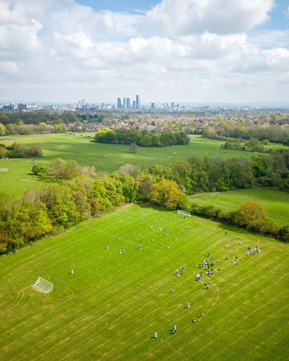 Experiencing grassroots football from a drone view is a precious and awe-inspiring experience

Turn Moss, Manchester 📍⚽️
#pitchhunters #football #footballpitch