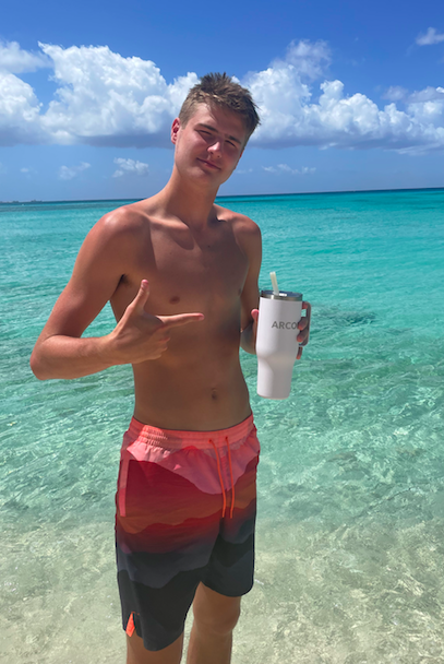 ArconSolutions's tweet photo. We love seeing the new face of Wisconsin Basketball repping the Arcon merch! Make sure to cheer Nolan on next year as he continues his basketball career for the Badgers. Welcome to the Arcon family 🏀👐 https://t.co/K4lOuXpXh7