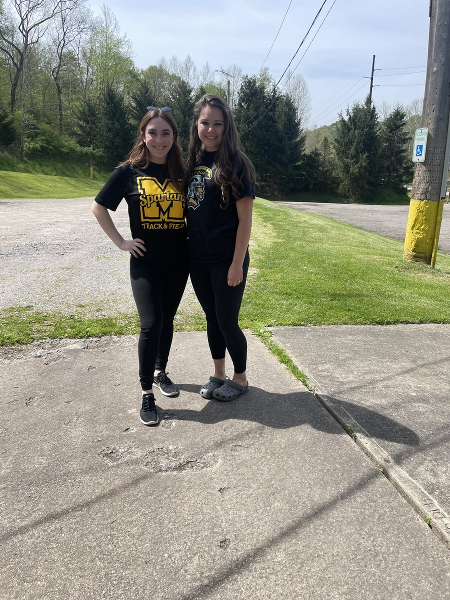mrs_asfahani11's tweet photo. Another successful release day! Thank you to Officer Scott for taking the time to come out to help us today 🐟 We released 125 Rainbow Trout fry. #patroutintheclassroom #patic https://t.co/jmgJZ8hgCI