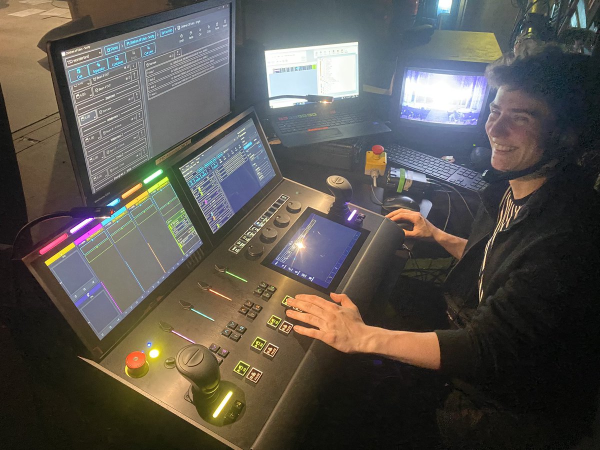 “Serious” concentration plotting automation for <a href="/BAMTRCS/">BAMusicalTheatreRCS</a> with our new <a href="/TAITTowers/">TAIT</a> EpiQ desk alongside @kinesysprojects <a href="/RCStweets/">Royal Conservatoire of Scotland</a>