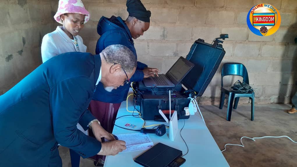 🔴🇸🇿🏵 LEADING BY EXAMPLE: DPM, FAMILY REGISTERS TO VOTE;

Deputy Prime Minister, His Excellency Themba Masuku has led by example today as he and his family register to vote in the incoming 2023 general elections. #EswatiniDecides
#Elections2023 
#Eswatini