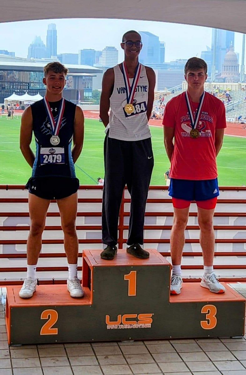 VAHS has another STATE CHAMPION!!

Cyrus Mahan cleared 6’10” in the 4A UIL State High Jump finals to bring home GOLD!  

Congratulations to Cyrus and his coaches!  Hard work pays off!
🎉🥇🎉🥇🎉