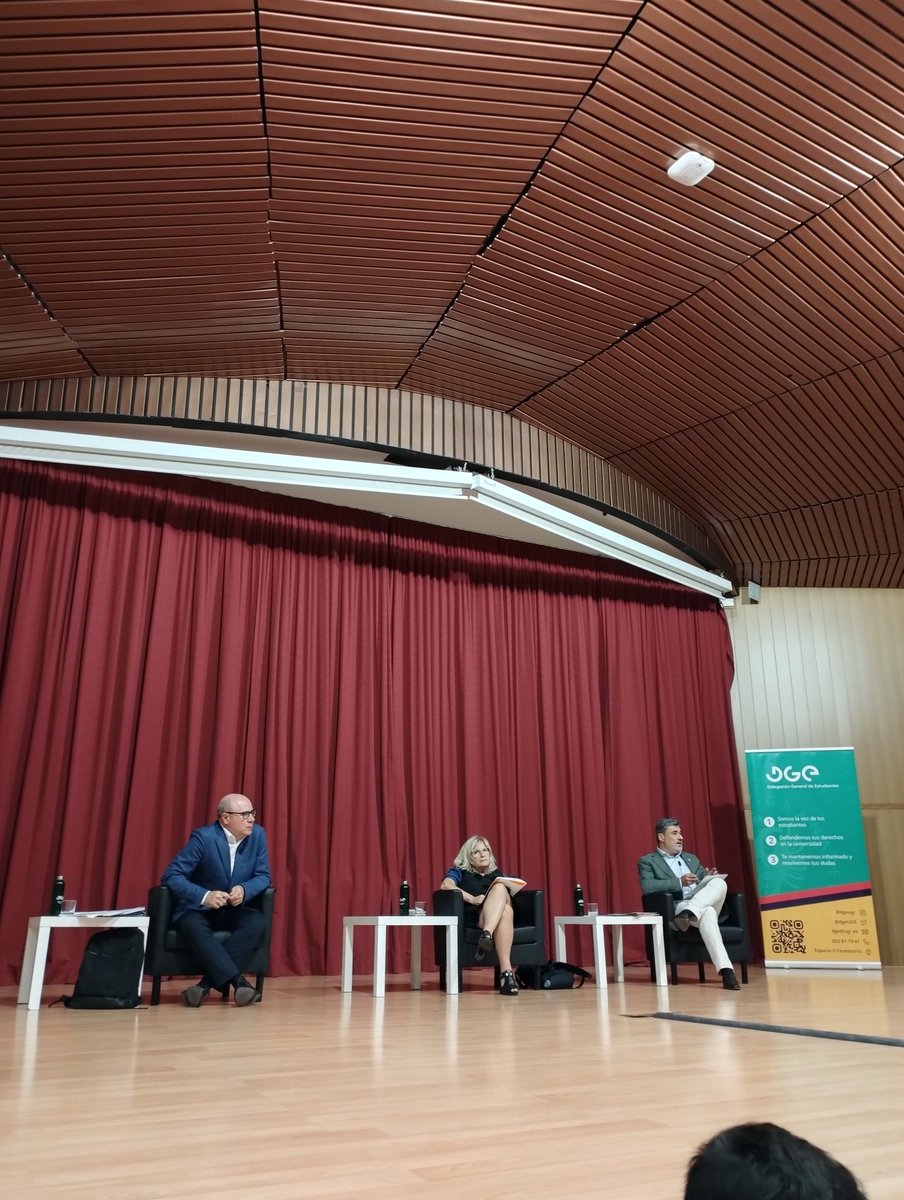 Recta final en el debate con los candidatos al Rectorado de la Universidad de Granada (<a href="/CanalUGR/">Universidad Granada</a>). Pedro Mercado (<a href="/PedroMercadoUGR/">Pedro Mercado UGR</a>) , Francisca López (<a href="/francisca_ugr/">Francisca López Torrecillas</a>) y Pedro Antonio García (<a href="/PedroAntonioUGR/">Pedro Antonio García López</a>) comienzan el 'Minuto de Oro' para finalizar sus discursos #UGR