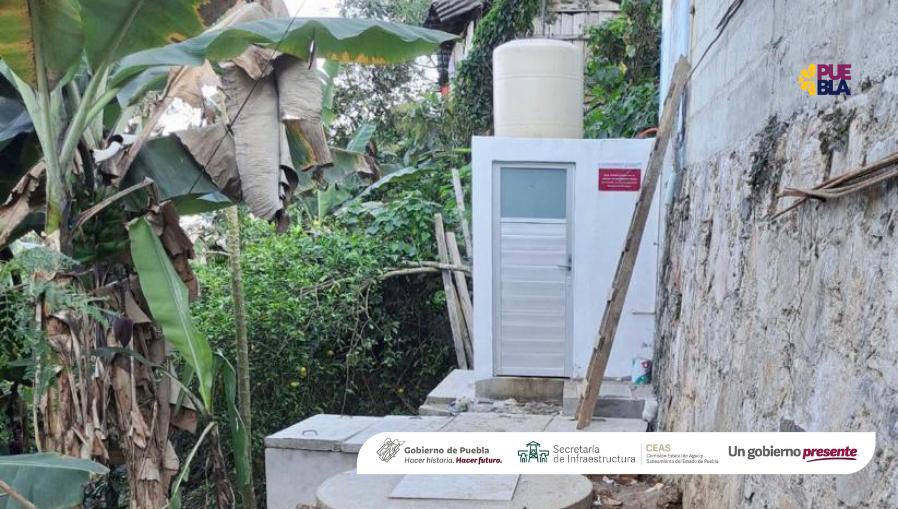 CeasPueOficial's tweet photo. #CEASPUEInforma 📰 | Para dignificar la vida de las familias poblanas el @Gob_Puebla a través de la Comisión construyó 164 sistemas de saneamiento a base de biodigestores y una línea de conducción de agua potable en la región de #Zacapoaxtla.
🔍 https://t.co/0jmUMvHh4o
#PorPuebla https://t.co/8UI2pT8eyY