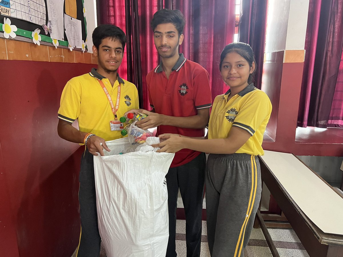 DeepakshiKhanna's tweet photo. Feeling great to be part of e-waste collection drive in my school @BBPSMV
A small step towards sustainable future.
@vividh87 @SWATIP79515380 @hayatfa62703025 @Neha05204678 #SustainableDevelopment #ewaste #recycle #learngreen https://t.co/o23OgoJBnP