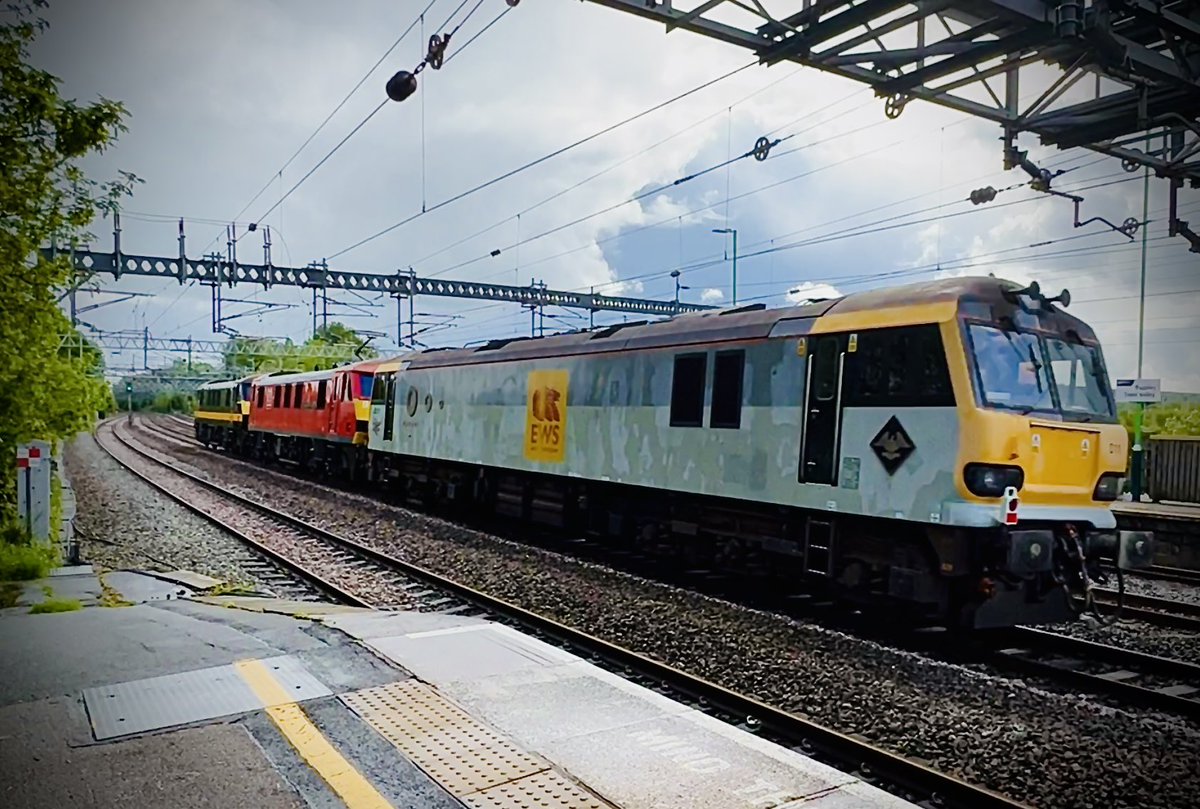 SydneyBridgeTMD's tweet image. More high speed shots through Rugeley Trent Valley yesterday afternoon 10/05/23 📸 #Class90 #Skoda #Class92 #Dyson #Class66 #Shed #Class88 #QuietCat #RailwayPhotography #Rugeley @DBCargoUK @DRSgovuk @GBRailfreight