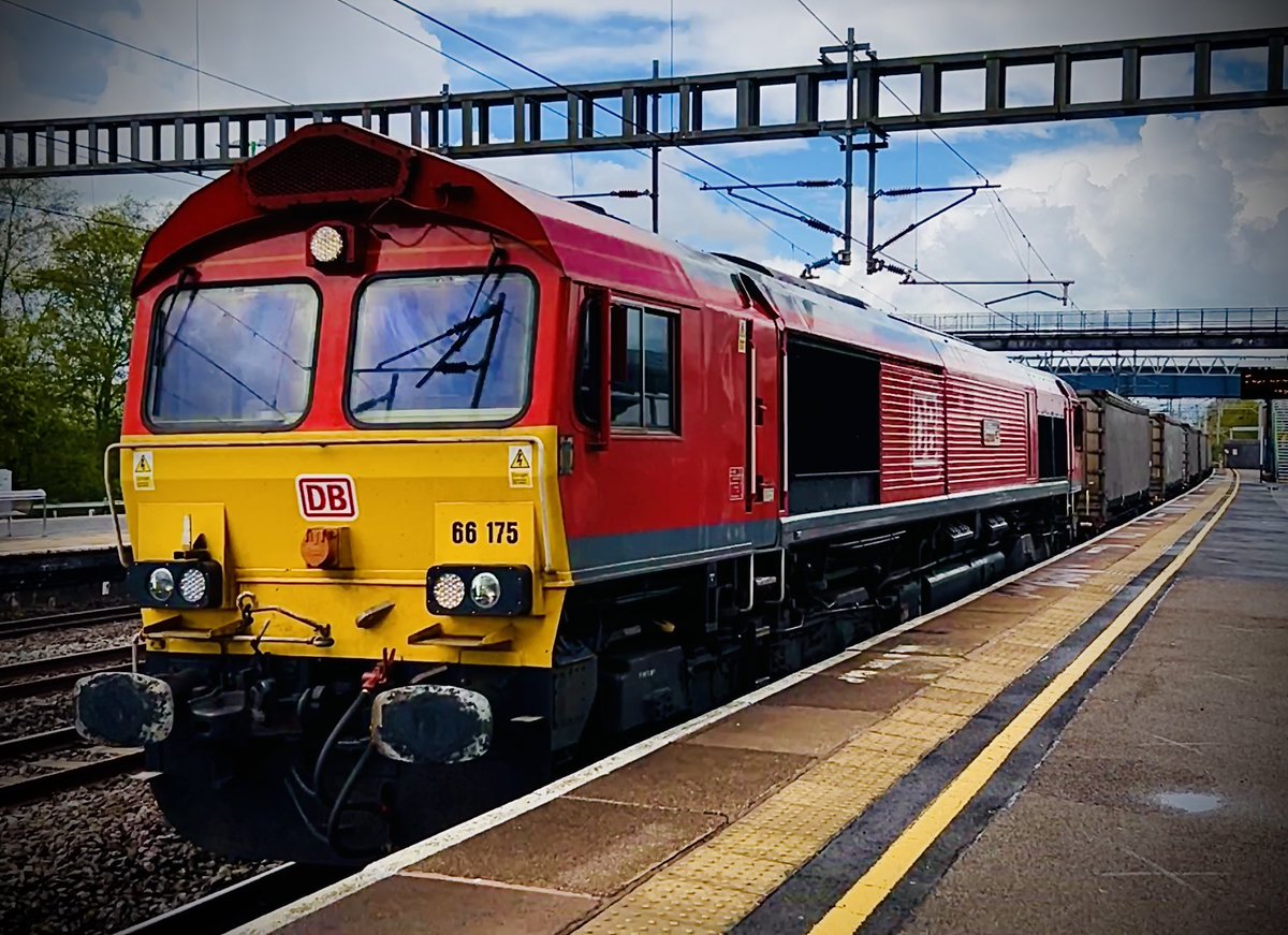 SydneyBridgeTMD's tweet image. More high speed shots through Rugeley Trent Valley yesterday afternoon 10/05/23 📸 #Class90 #Skoda #Class92 #Dyson #Class66 #Shed #Class88 #QuietCat #RailwayPhotography #Rugeley @DBCargoUK @DRSgovuk @GBRailfreight