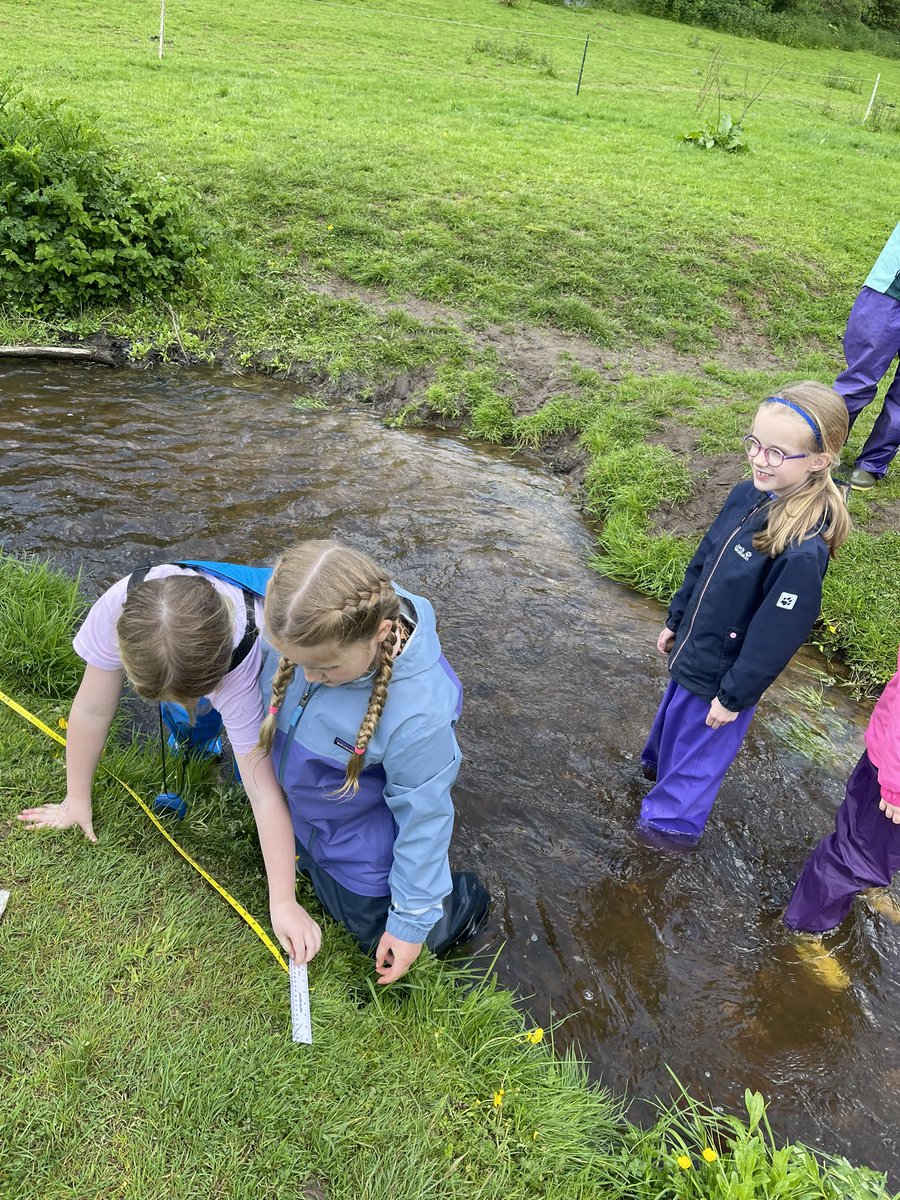 ManorHseSchool's tweet photo. Year 3 did lots of investigating rivers at Juniper Hall. They measured the depth of the river, the velocity and field sketches.#ALoveofLearning https://t.co/OhKW7avgb8