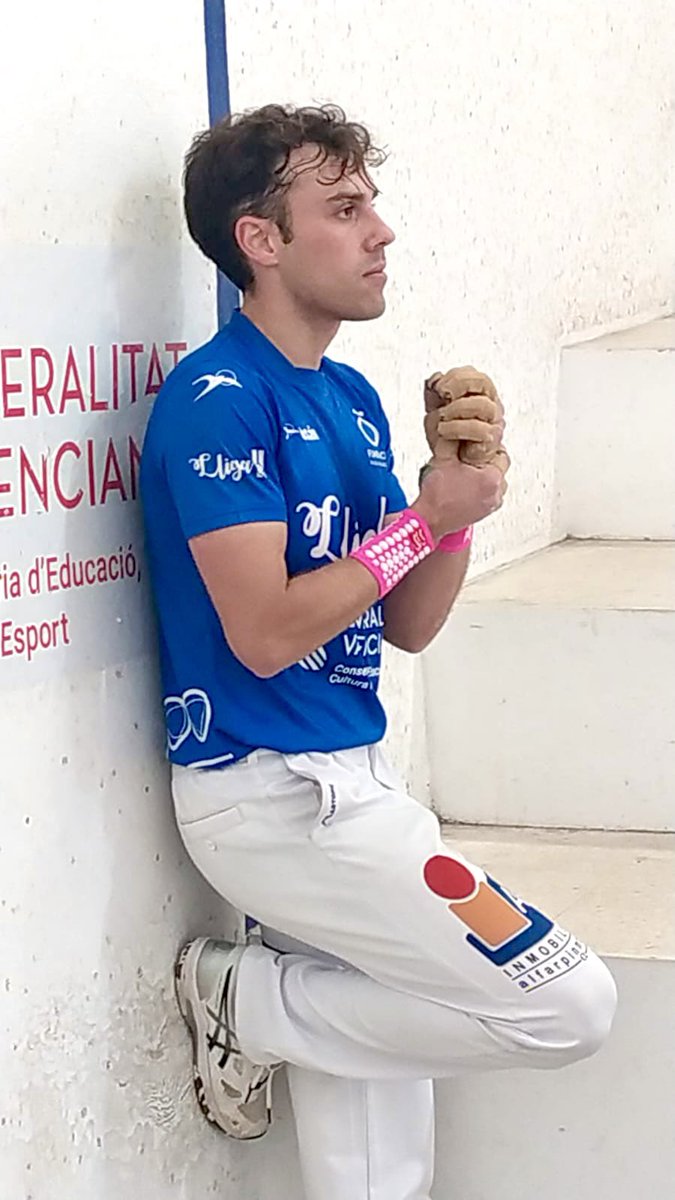 funpival's tweet photo. 📢 A la final de la Lliga2 d’#escalaicorda Julio Palau, Carlos i Guillem Palau després de guanyar hui !!

🏆 Semifinal de la III Lliga2
📌@Pelayotrinquet 

60🔴 Julio Palau, Carlos i Guillem Palau
40🔵 Carlos Donat, Conillet i Marc Barber

#pilotaprofessional #lliga2 https://t.co/Xl7QrsUxst