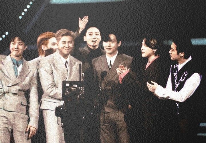 : ยังเป็นแฟนคลับของบังทันอยู่มั้ย

: แน่นอน ตลอดไป 💜