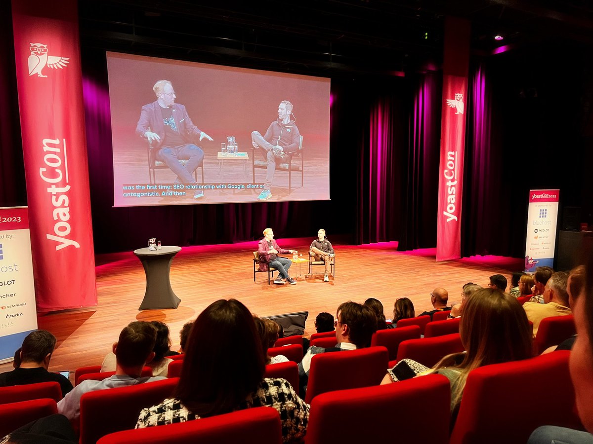 Definitely one of the many highlight’s of this year’s #YoastCon: a Fireside chat with <a href="/TweetyThierry/">Thierry Muller</a> and <a href="/jonoalderson/">Jono Alderson</a>! 🔥
“It should be a common goal to build a better web!” 💪
#YoastCon2023 #Yoast #Google