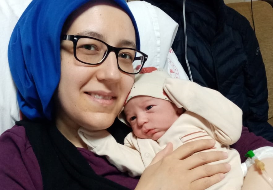 ALLAHIM ÇOK ŞÜKÜR 

Ev hanımı Hilal Keser ve 2 aylık Enes bebek TAHLİYE edildi. 

Destek olan herkese çok teşekkür. İyi ki varsınız.