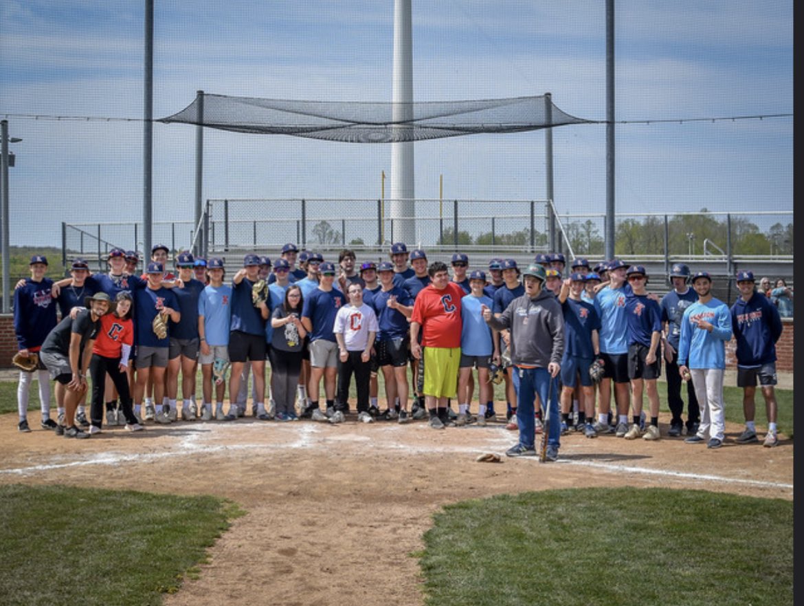 empwr_sports's tweet photo. If you want your team to not only provide for your community, but also have a blast doing it, then you would love volunteering with us!

Reach out and get involved soon, we have football and softball programs starting up as soon as next week! https://t.co/3sXJHwJd6E
