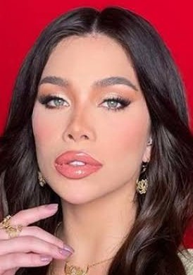 enigwomam's tweet image. Como a pessoa se vê: Como eu vejo. #memes #preenchimentolabial